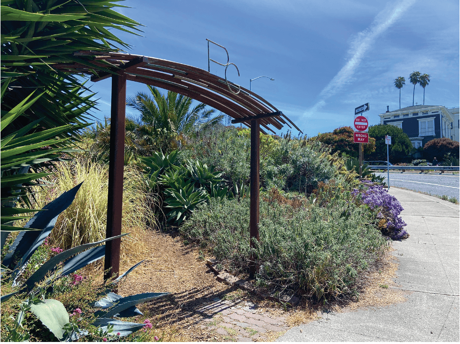 Pennsyvania Gardens entrance on Pennsylvania Avenue. Photo: Helena Chiu